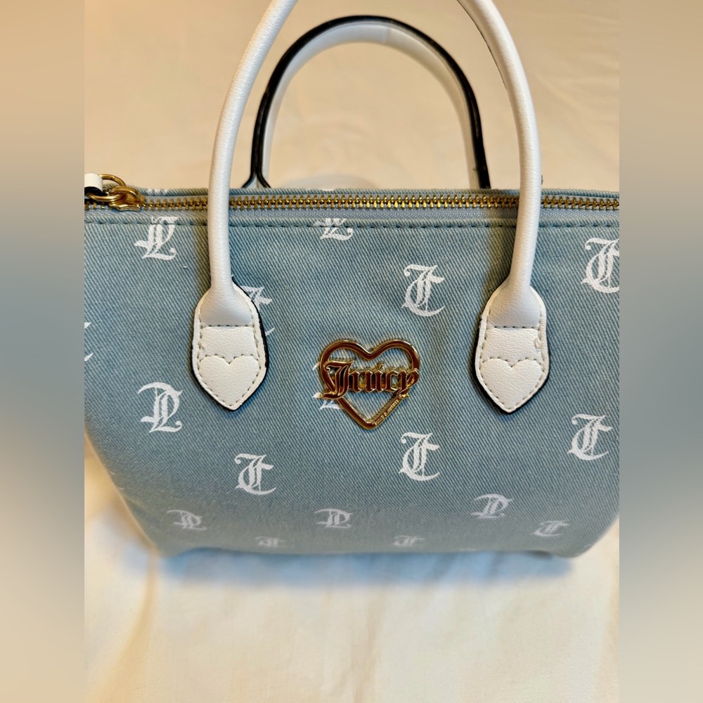 Juicy Couture blue and White Crossbody Bag
Women’s